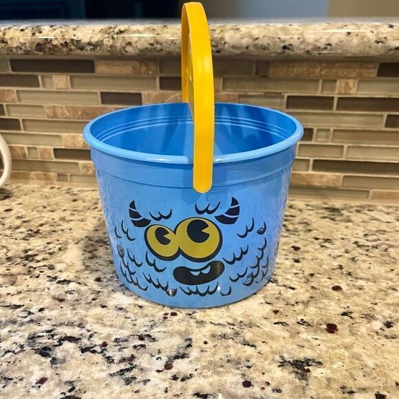 NEW! 2024 MCDONALDS HAPPY MEAL BLUE MONSTER BOO HALLOWEEN BUCKET - Picture 3 of 4